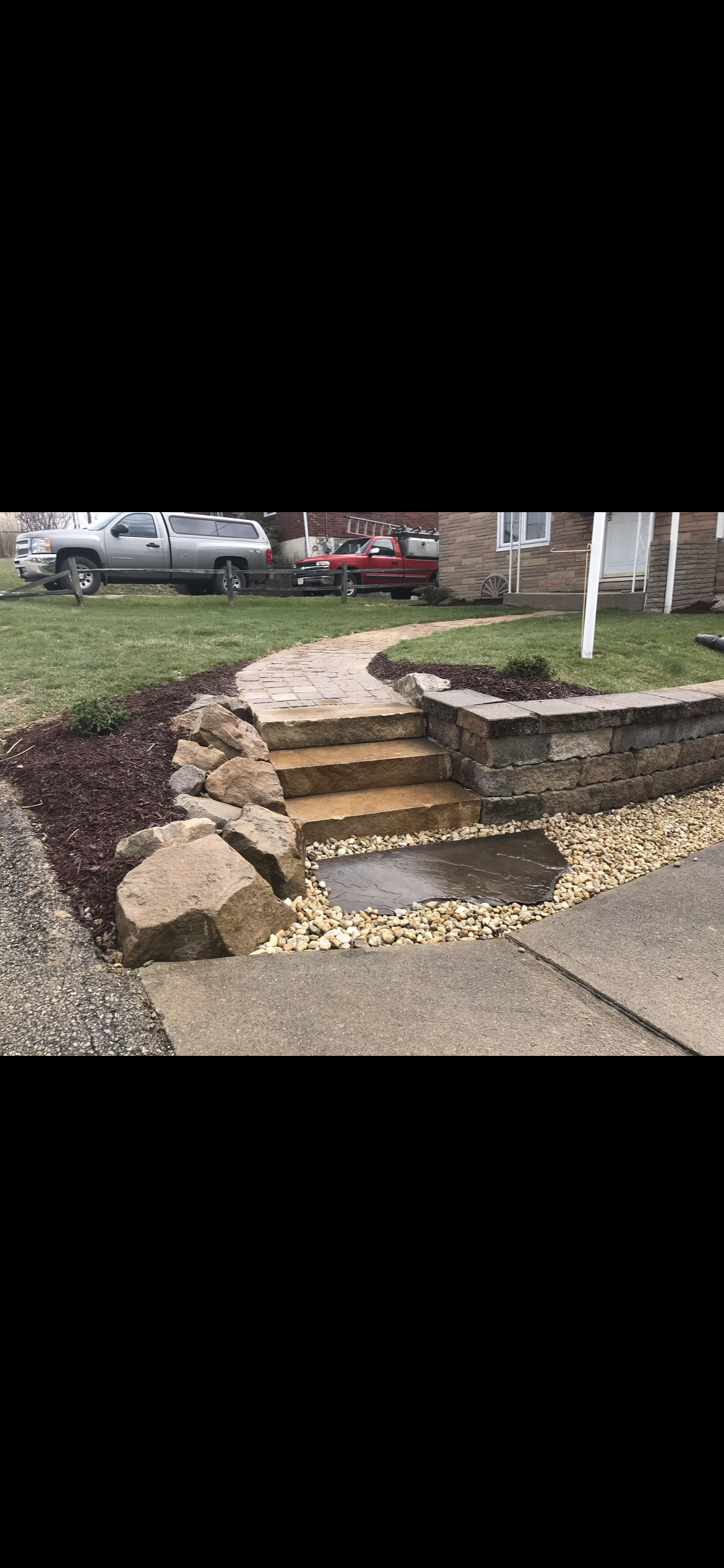 Stacked boulder retaining wall with gravel